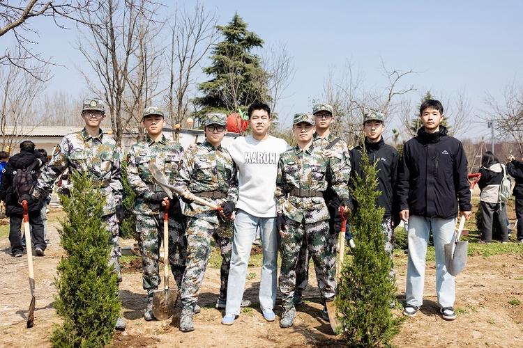 植苗添绿 共筑春约 西安科技大学高新学院师生绿林农场亲苗科技实践行